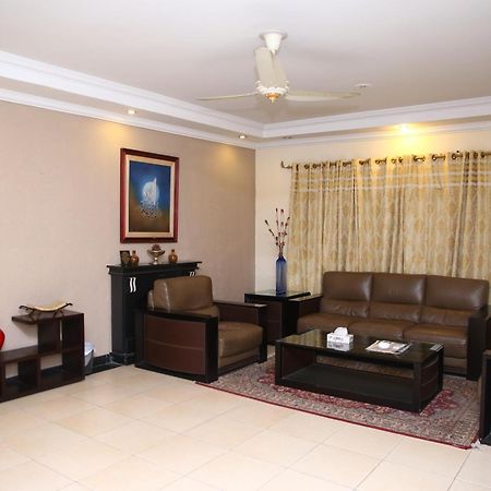 Готель Safari Club 3 Bahria Town Равалпінді Екстер'єр фото